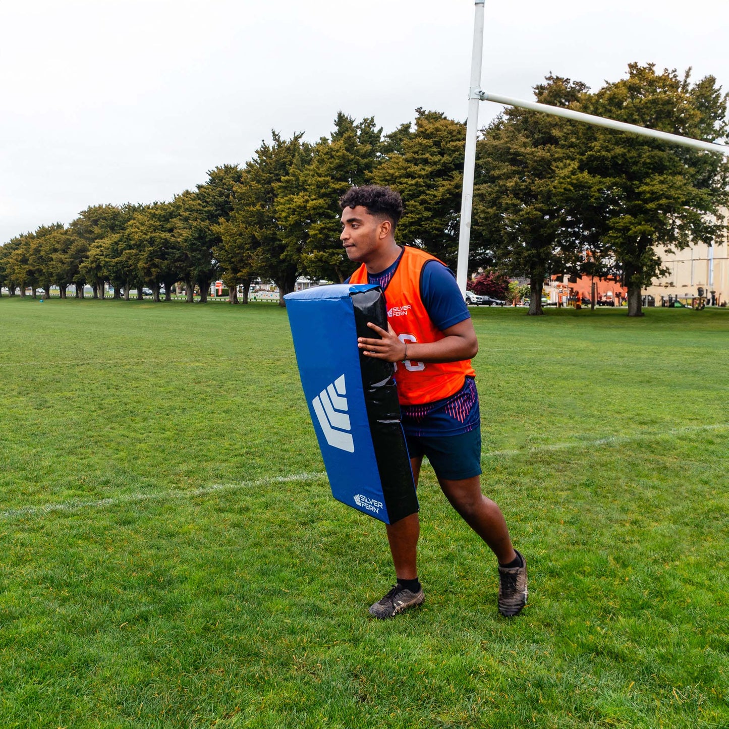 Silver Fern Hit Shield Flat Senior Side On Lifestyle Image